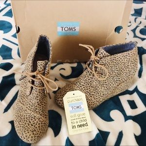 ✭ Cheetah print Tom’s wedges size 7 womens ✭